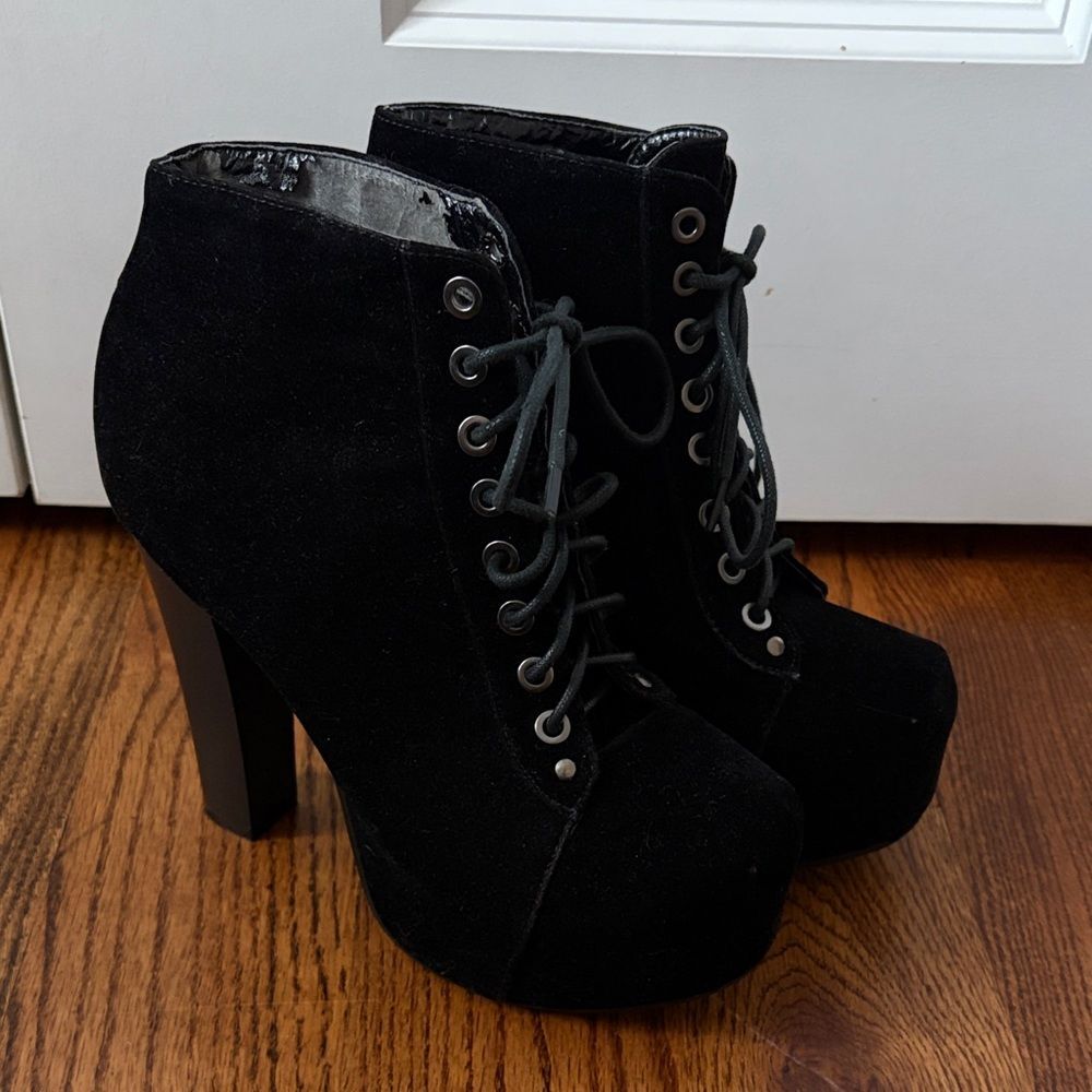 Delicacy Black Lace-Up Ankle Boots Size 8